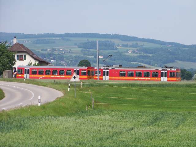 Ligne ferroviaire partant des bords du Léman vers les contre-forts du Jura.