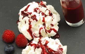 UN POSTRE PARA DESPEDIRME HASTA SETIEMBRE: MERINGATA DE MORAS