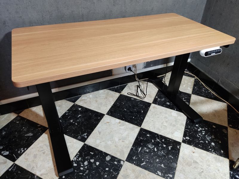 Ultimate Setup Bureau Gaming 180 cm Table Gaming réglable en Hauteur  Couleur Blanc électrique - Bureau 180x80 cm : : Cuisine et Maison