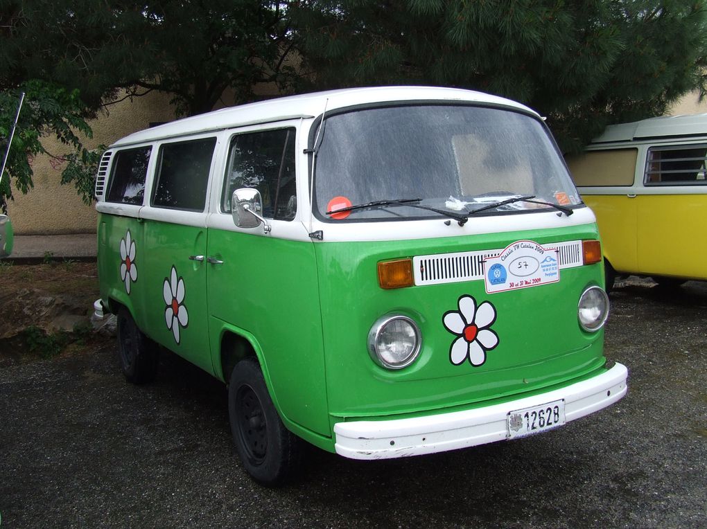 Voixi l'album de la 7ème édition du Classic VW Catalan. Elle se déroulait comme d'habitude à Argelès sur mer (66) et malgré la pluie ce fût une très bonne édition :) L'année prochaine j'y retourne :)