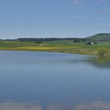                            Le lac de Bourdouze en randonnée