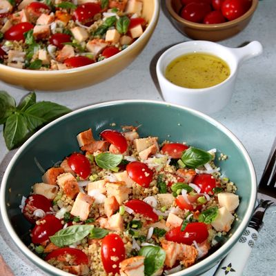 Salade composée aux céréales méditerranéennes et poulet