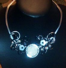 COLLIER FIL ALUMINIUM ARGENT ET NOIR POUR LES FETES