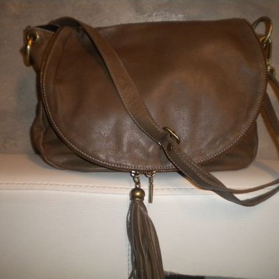 Sac cuir demi rond style "Gerard Darel"