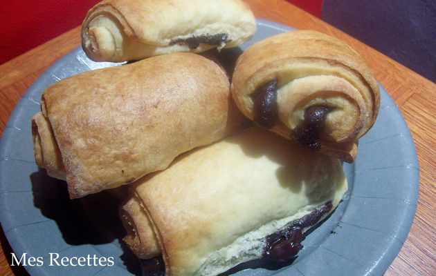 PAINS AU CHOCOLAT ILLUSION