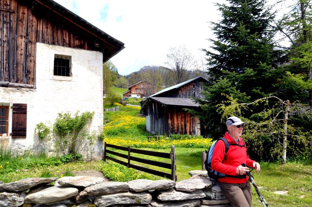 Premierjour : Le village de Bionnassay, sous l'aiguille de Bionnassay.