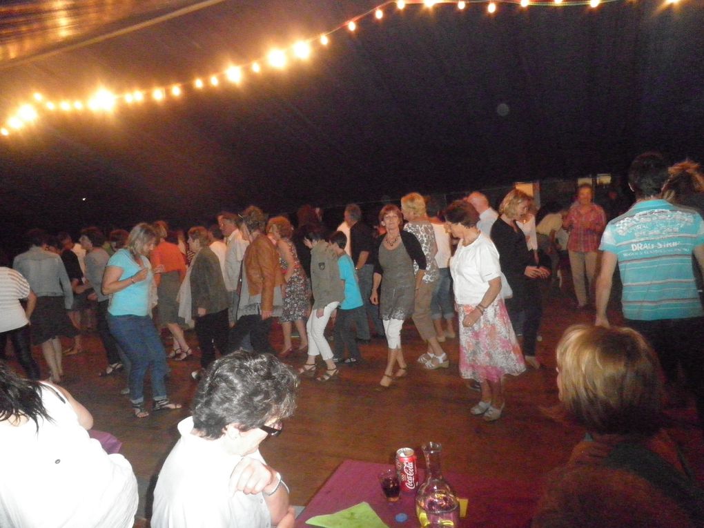 Repas dansant et Feux de la St Jean à Esserts-Blay oragnisés par le C. Fêtes et l'APE, le 22 juin 2013