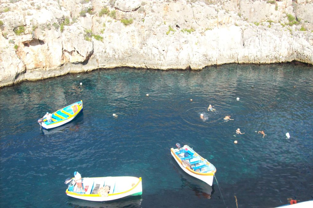 La côte sud, c’est la partie sauvage de Malte ! Ses grottes marines, 
ses temples néolithiques, ses ports aux barques de pêche colorées … 
possèdent un charme authentique.