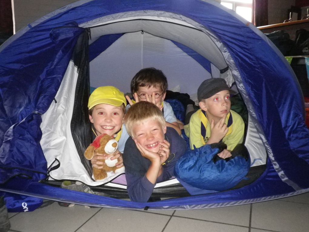Les Nutons au camping ... à l'intérieur.