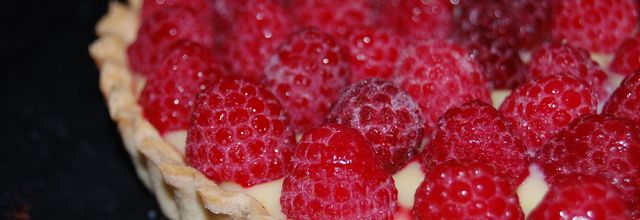 Tarte à la crème de citron et framboises
