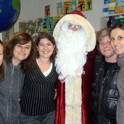 Le Père Noël et le petit train à la Maternelle Sainte-Anne...