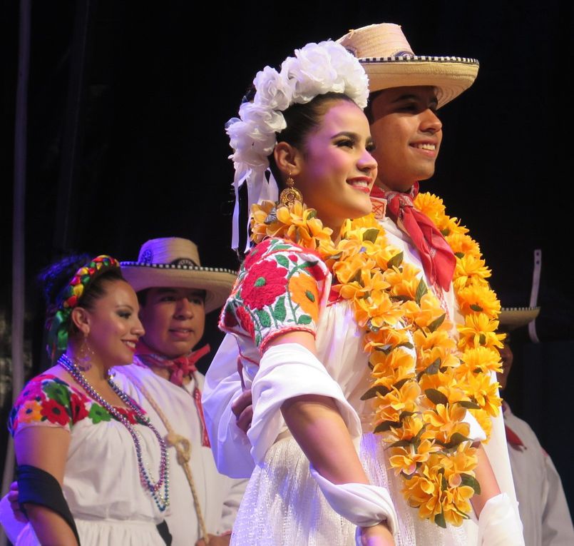 FESTIVAL D'ETE SOUS LES CHARMES-Folklore mexicain.