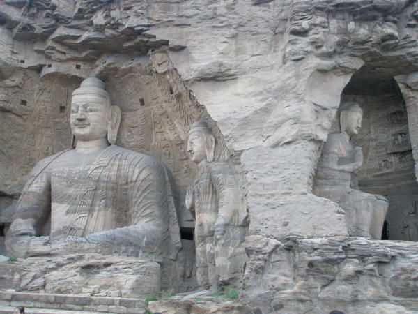 Monastère suspendu, la seule pagode entièrement en bois qui subsiste en Chine, les splendides grottes aux sculptures bouddhiques... Voici quelques exemples des merveilles que l'on peut voir dans les environs de Datong. Encore de merveilleux souveni