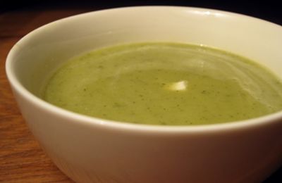 Soupe de courgette au fromage ail et fines herbes