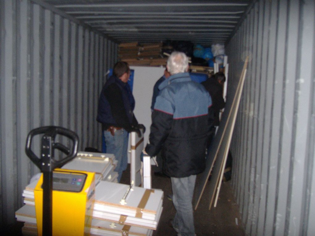 Chargement du 40ft container (envoi no 9) 24 janvier 2015