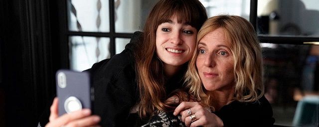 Selfie di famiglia - (Lisa Azuelos, 2019) - Recensione - Con Sandrine Kiberlain, Thaïs Alessandrin, Victor Belmondo, Mickaël Lumière, Camille Claris