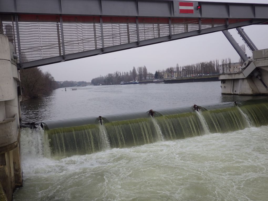 Le barrage de Chatou qui permet la régulation de la Seine.