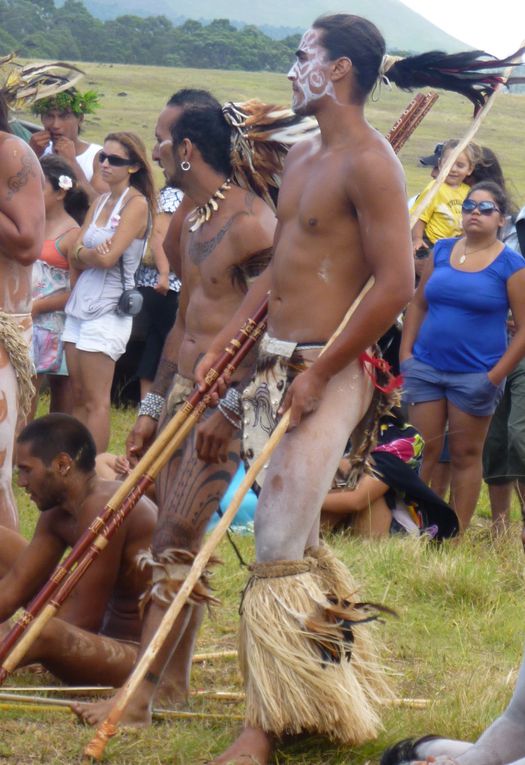 RAPA NUI : MOAÏ - AHU - PUKAO  
TAPATI : Fête annuelle durant 2 semaines entre 20 janvier et fin février