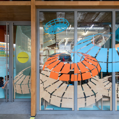 Lieu d'accueil enfants-parents : à Paris, l'exemple de la Maison des Petits au 104, un espace de jeu et d'écoute « référé à la psychanalyse »