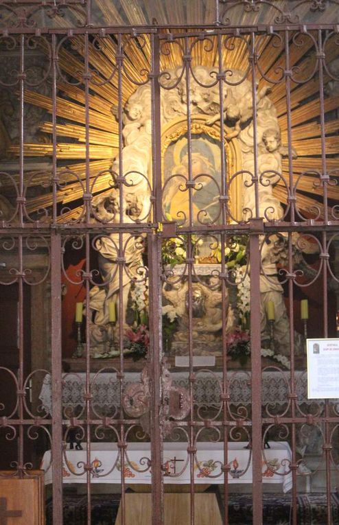 Et l'ancienne église St Donat (9e siècle) toute circulaire