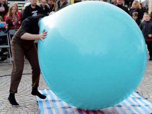 ballon géant de 2 mètres de diamètre à encolure large (18-20 cm)