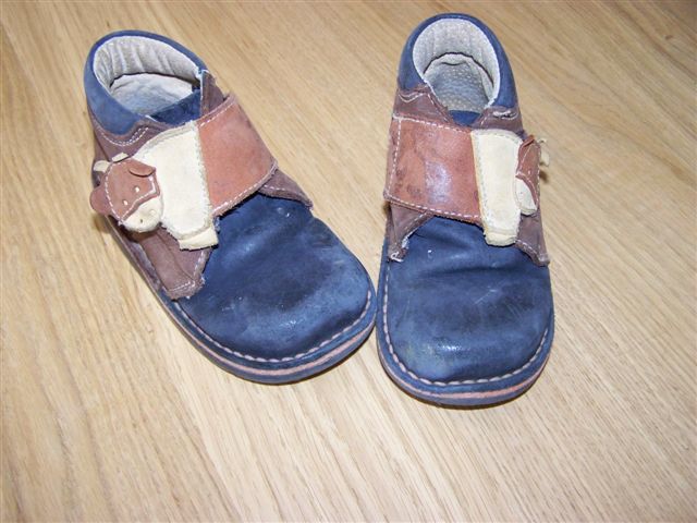 des chaussures et chaussons en très bon état, de la taille naissance à la taille 27