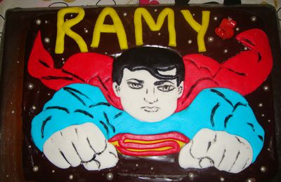 GÂTEAU D'ANNIVERSAIRE SUPERMAN