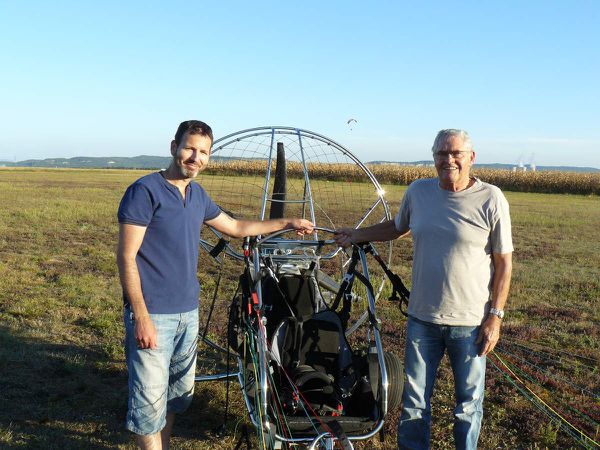 René notre Trésorier et Matéo petit fils du Président ont testé pour vous le PARA-MOTEUR