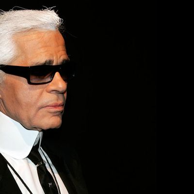 Le Fil Actu - Décès de Karl Lagerfeld : De nombreuses personnalités rendent hommage au styliste décédé aujourd'hui