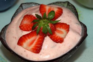 MOUSSE LÉGÈRE DE FRAISE AU LAIT CONCENTRE.(recette légère)