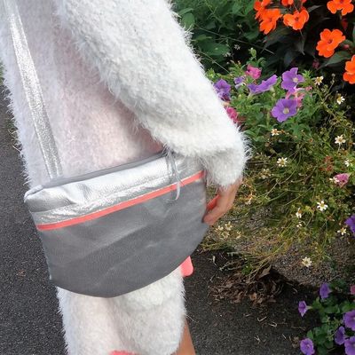 COUTURE : SAC ARRONDI GRIS ALU AVEC BANDOULIERE
