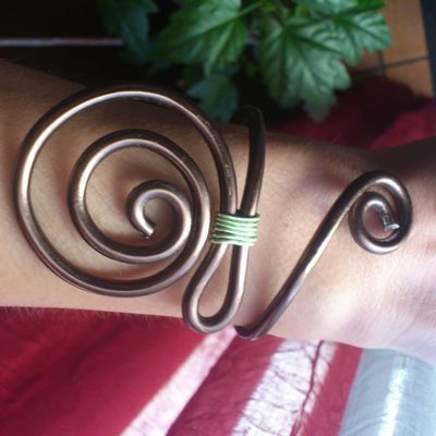 bracelet alu spirale marron et vert anis