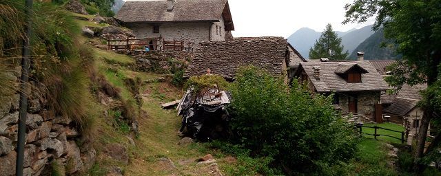 Macugnaga - La frazione Stabioli, "romito" borgo con il "cimitero dei minatori"