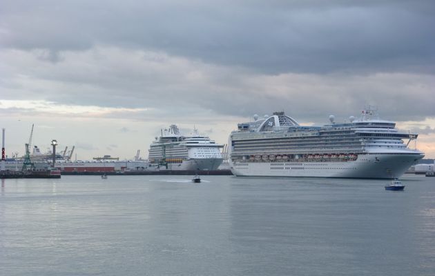 Départ des Adventure of the Seas, Emerald Princess et Mein Schiff 1 au Havre le 08/05/13.