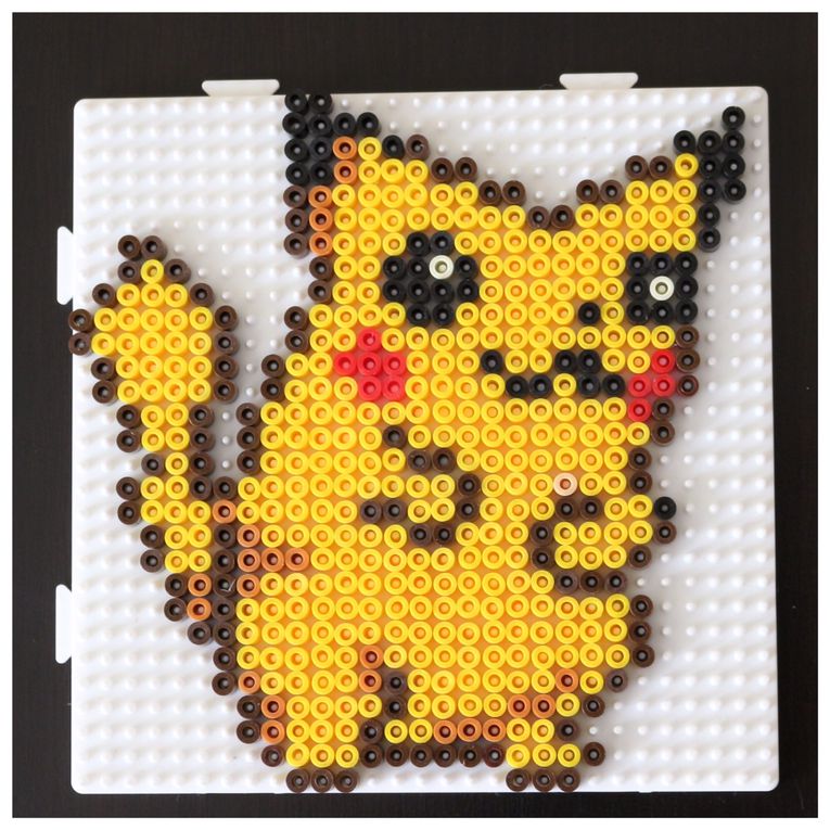 Pokéball et Pikachu en perles à repasser #pixelart