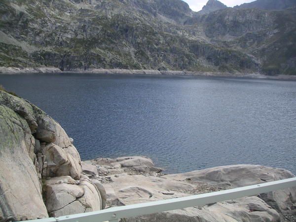 Voici unsuperbe lac : le lac d'Artouste ! Une magnifique ballade &agrave; faire en famille ou en amoureux...&nbsp; <a href="http://labellevie.over-blog.com/categorie-660395.html">http://labellevie.over-blog.com/categorie-660395.html</a>