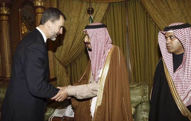 El Rey viaja sin Letizia a Arabia Saudí para cerrar una venta de armas millonaria