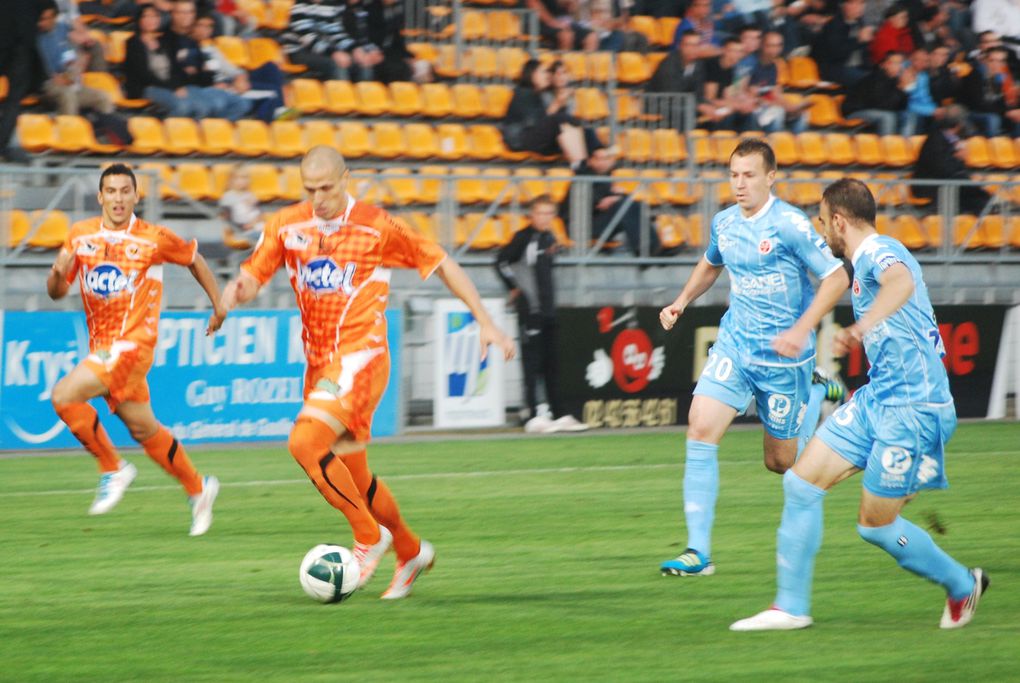 Retrouvez les plus belles photos de Fabien Chauvel sur les cinq premiers matchs à domicile de Laval.