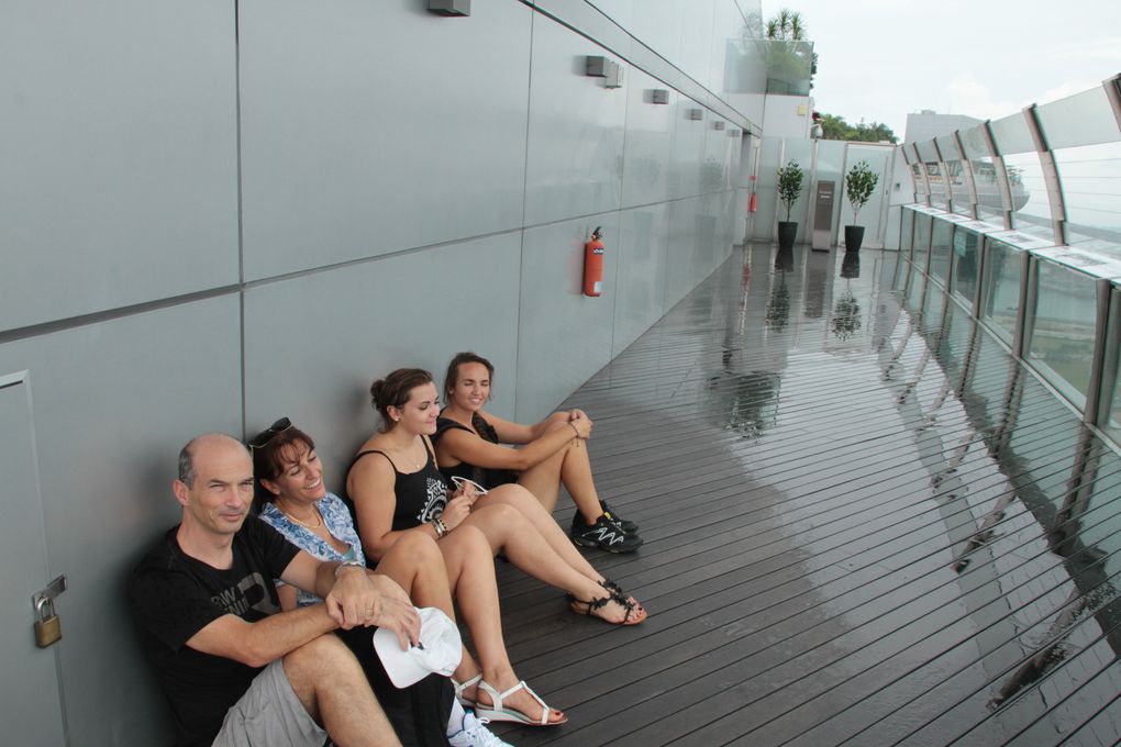 Le temps est toujours chaud mais agréable le soir et surtout très changeant. L'orage tropical a aussi été de la partie...