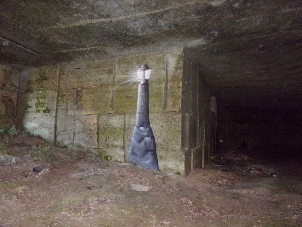 Bombes sur les murs et pinceaux sur toile pour allez de la pénombre à la clarté.