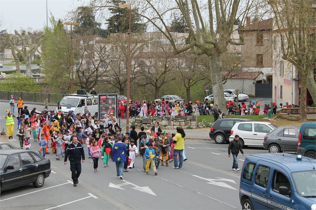 Défilé dans les rues de Graulhet