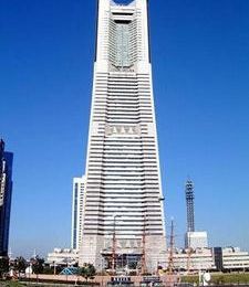 La Yokohama Landmark Tower (横浜ランドマークタワー).