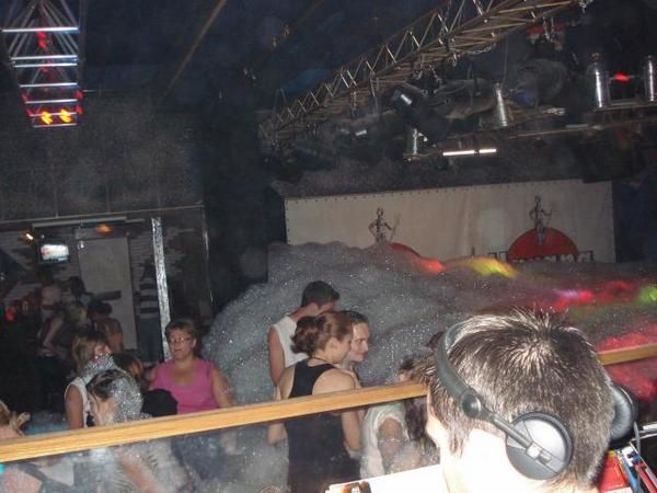 RETROUVEZ TOUTE LES PHOTOS DE LA TOURNEE DANS LES BARS ET DISCOTHEQUES SUR LA COTE ATLANTIQUE DE DJ SKAN,DJ STEFANE ET DJ FAITH POUR LA SAISON 2008 !!!!
ATTENTION, GROSSES SOIREES, BONNE AMBIANCE ET JOLIES FILLES A L'INTERIEURS... 