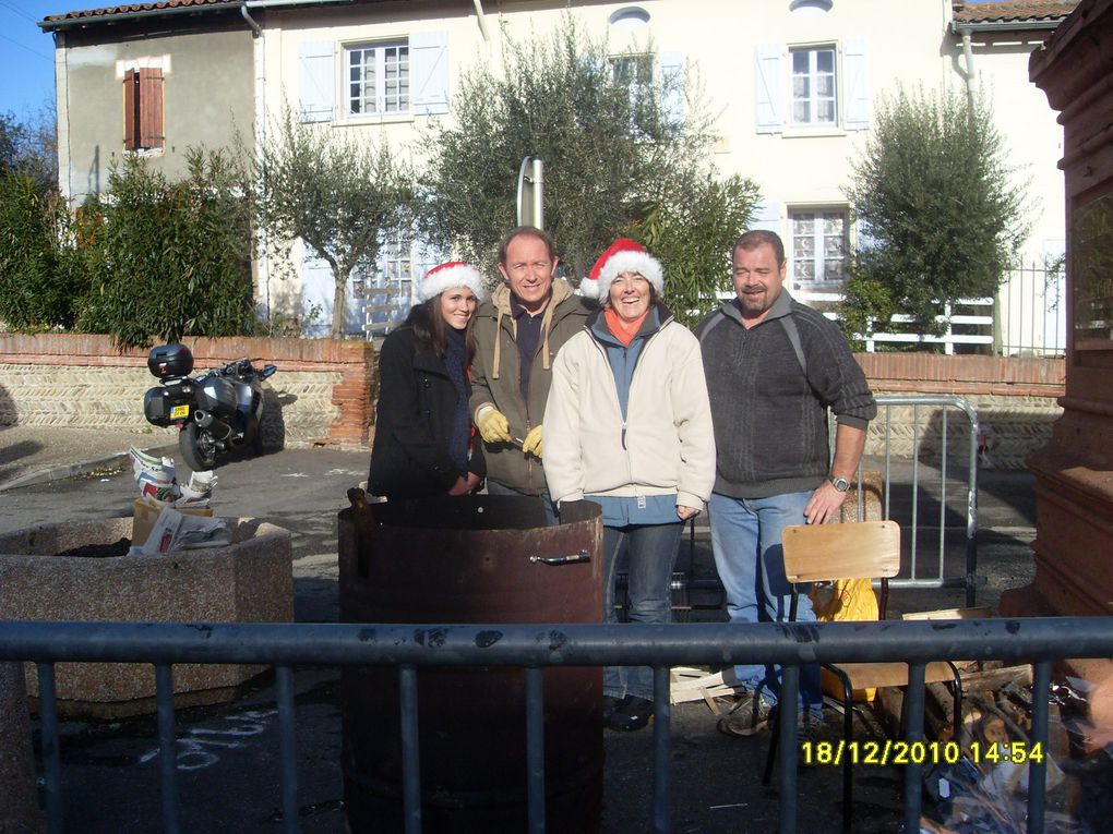 Il faisait froid mais la braséro nous tenait chaud !!! vente de marrons chauds et café pour ce 1er marché de NOËL à Lagardelle/lèze