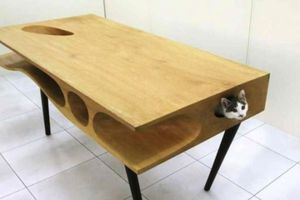 PHOTOS. Accessoires pour chat: La "CATable", un bureau parfait pour éviter que votre chat ne s'allonge sur votre clavier
