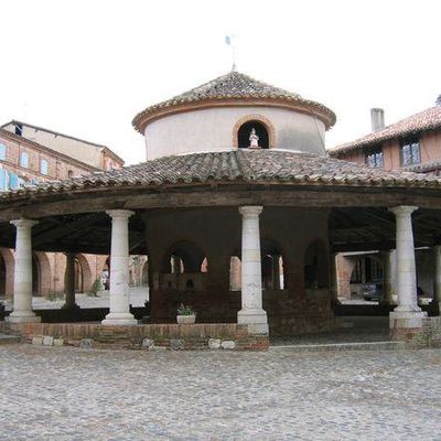 La halle aux grains, Auvillar, chemin de Saint Jacques.