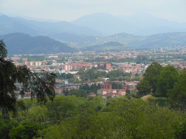 Eglise Sant'Agostino et vues sur l'autre versant de Bergame