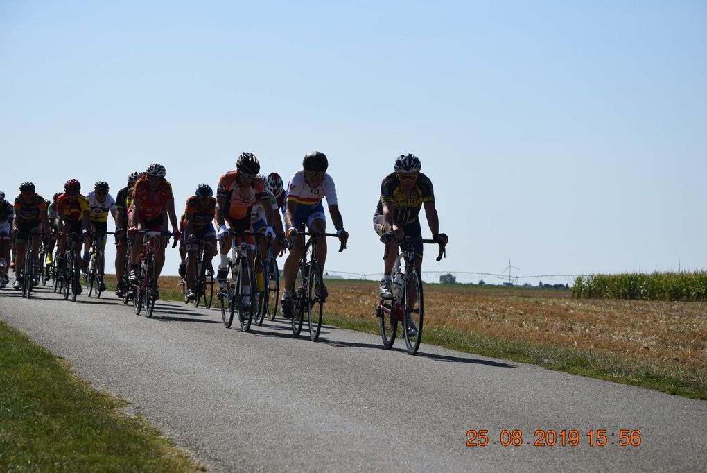 Album photos des 3 et 4 et les premiers résultats des courses UFOLEP de Loigny La Bataille (28)