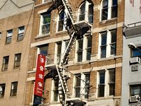 Chinatown, l'un des quartiers les plus connus de New York, une vraie porte du temps qui permet de passer d'un pays à l'autre...