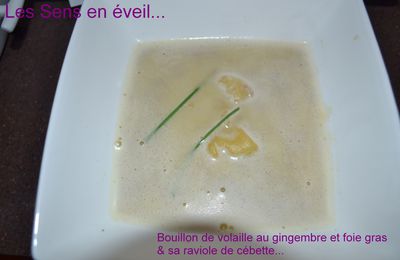 Bouillon de volaille au gingembre et foie gras & sa raviole de cébette...